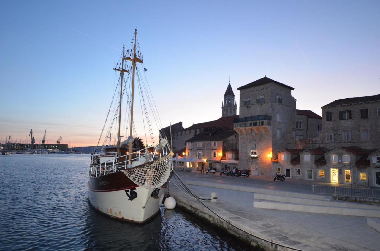Apartments Pitesa Trogir Zewnętrze zdjęcie